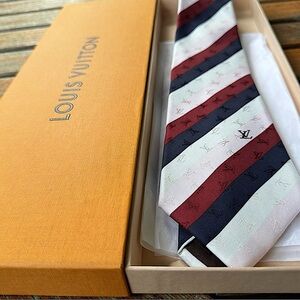 🎁TIMELESS🎁💯AUTH LOUIS VUITTON POWER MONOGRAM MOTIF TIE🔥⚡️AMAZING STRIPES🔥